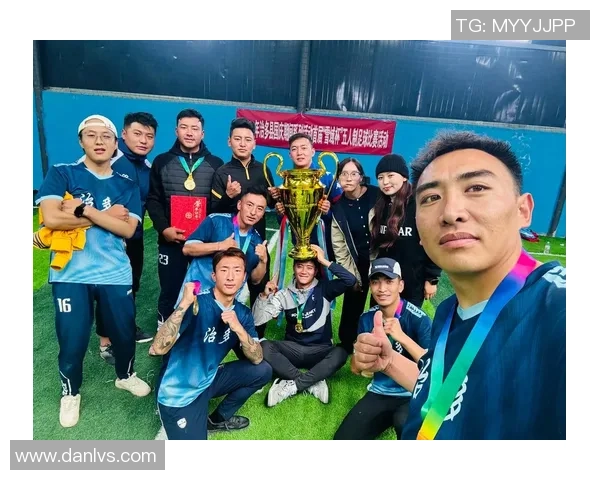 足球球星队友携手出击 共同书写荣誉传奇 足球球星队友携手出击 共同书写荣誉传奇